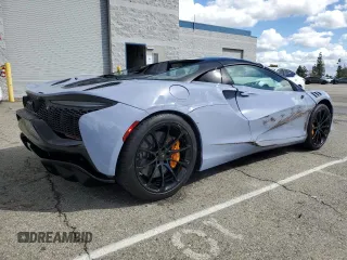 2025 McLaren Artura z VIN SBM16BEA4SW002969, wystawiony jako Copart lot #48354735 z przebiegiem 882 mil mil oraz Szkody całkowita. Historia ofert i sprzedaży dostępna na DreamBid. Obrazek 3.