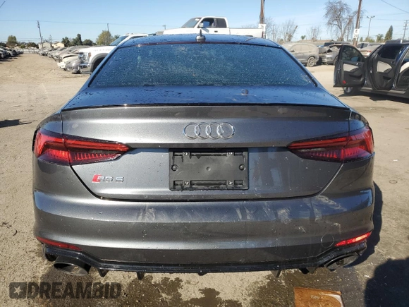 2018 Audi RS 5 z VIN WUAPWAF50JA903821, wystawiony jako Copart lot #42040965 z przebiegiem Nie podano mil oraz Szkoda całkowita • Salvage title. Historia ofert i sprzedaży dostępna na DreamBid. Obrazek 6.