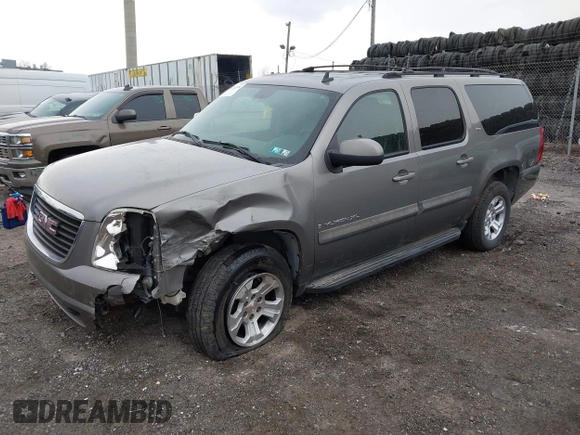 2007 GMC Yukon XL SLT with VIN 1GKFK16367J222143, listed as a IAAI auction lot 41676370 with 211,565 mi miles. Bid and sale history available at carsss.com. Image 2.