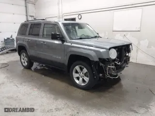 2014 Jeep Patriot Latitude with VIN 1C4NJRFB6ED617208, listed as a IAAI auction lot 41655155 with NaN miles. Bid and sale history available at carsss.com. Image 1.