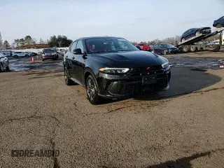 2024 Dodge Hornet R/T Plus z VIN ZACPDFDW2R3A10998, wystawiony jako Copart lot #46310575 z przebiegiem 11 231 mil mil oraz Szkoda całkowita • Salvage title. Historia ofert i sprzedaży dostępna na DreamBid. Obrazek 13.