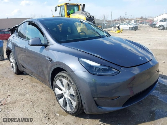 2023 Tesla Model Y Long Range with VIN 7SAYGDEE7PF755980, listed as a IAAI auction lot 41781433 with 31,427 mi miles. Bid and sale history available at carsss.com. Image 1.