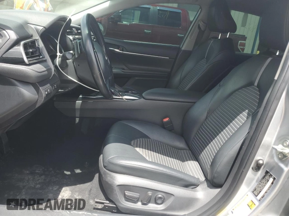 2020 Toyota Camry SE z VIN 4T1G11AK3LU928461, wystawiony jako Copart lot #56128885 z przebiegiem 103 559 mil mil oraz Szkoda całkowita • Salvage title. Historia ofert i sprzedaży dostępna na DreamBid. Obrazek 7.