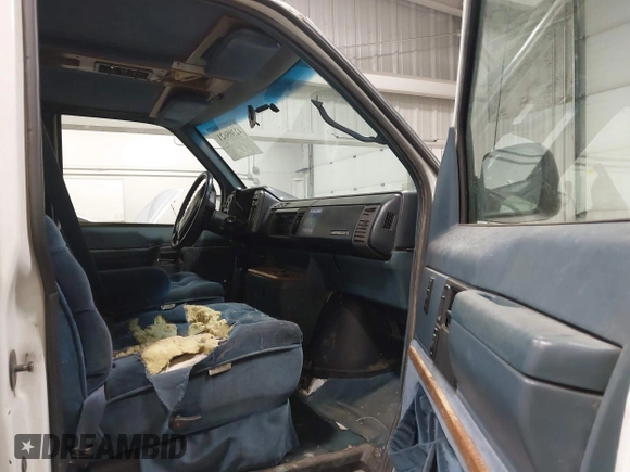 1994 Chevrolet Astro Cargo z VIN 1GBDM19Z0RB167297, wystawiony jako IAAI lot #42305621 z przebiegiem 154 683 mil mil oraz . Historia ofert i sprzedaży dostępna na DreamBid. Obrazek 5.