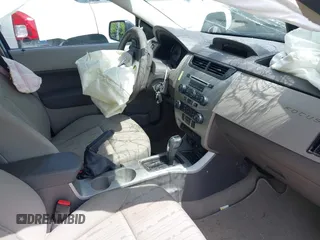2010 Ford Focus SE z VIN 1FAHP3FNXAW168235, wystawiony jako IAAI lot #42091111 z przebiegiem 64 198 mil mil oraz . Historia ofert i sprzedaży dostępna na DreamBid. Obrazek 5.