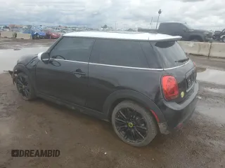 2023 MINI Hardtop Cooper SE z VIN WMW13DJ01P2U19472, wystawiony jako Copart lot #59630715 z przebiegiem 7 304 mil mil oraz Szkoda całkowita • Salvage title. Historia ofert i sprzedaży dostępna na DreamBid. Obrazek 2.