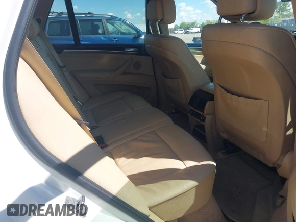 2011 BMW X5 35i z VIN 5UXZV4C57BL412326, wystawiony jako IAAI lot #42169632 z przebiegiem 93 153 mil mil oraz . Historia ofert i sprzedaży dostępna na DreamBid. Obrazek 8.