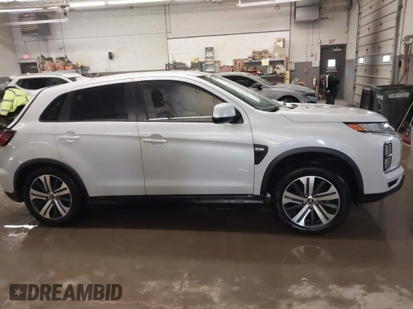 2023 Mitsubishi Outlander ES z VIN JA4ARUAU3PU016211, wystawiony jako IAAI lot #41554954 z przebiegiem 10 778 mil mil oraz . Historia ofert i sprzedaży dostępna na DreamBid. Obrazek 14.