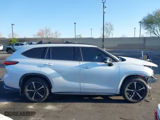 2022 Toyota Highlander XSE with VIN 5TDJZRAH4NS118124, listed as a IAAI auction lot 41916528 with 41,778 mi miles. Bid and sale history available at carsss.com. Image 14.