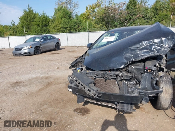 2017 Hyundai Elantra SE z VIN 5NPD74LF1HH099804, wystawiony jako IAAI lot #40579001 z przebiegiem 101 695 mil mil oraz . Historia ofert i sprzedaży dostępna na DreamBid. Obrazek 6.