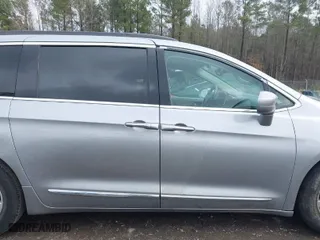 2017 Chrysler Pacifica Touring-L with VIN 2C4RC1BG9HR745099, listed as a IAAI auction lot 41548429 with 1 mi miles. Bid and sale history available at carsss.com. Image 13.