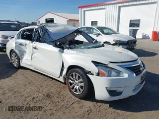 2015 Nissan Altima S with VIN 1N4AL3AP8FN309659, listed as a IAAI auction lot 41704516 with 172,330 mi miles and . Bid and sale history available at carsss.com. Image 1.