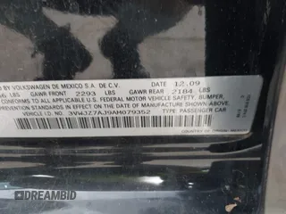 2010 Volkswagen Jetta S z VIN 3VWJZ7AJ9AM079352, wystawiony jako IAAI lot #42360317 z przebiegiem 160 813 mil mil oraz . Historia ofert i sprzedaży dostępna na DreamBid. Obrazek 9.