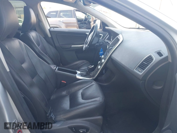 2016 Volvo XC60 T5 Drive-E Premier с VIN YV440MDK2G2836800, выставлен на аукционе IAAI как лот 42386640 с пробегом 101 809 миль миль и . История ставок и продаж доступна на DreamBid. Изображение 5.