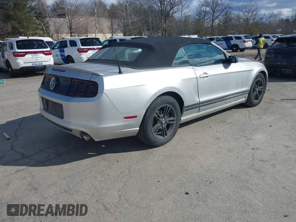 2013 Ford Mustang V6 z VIN 1ZVBP8EMXD5242038, wystawiony jako IAAI lot #41744352 z przebiegiem 167 227 mil mil oraz . Historia ofert i sprzedaży dostępna na DreamBid. Obrazek 4.