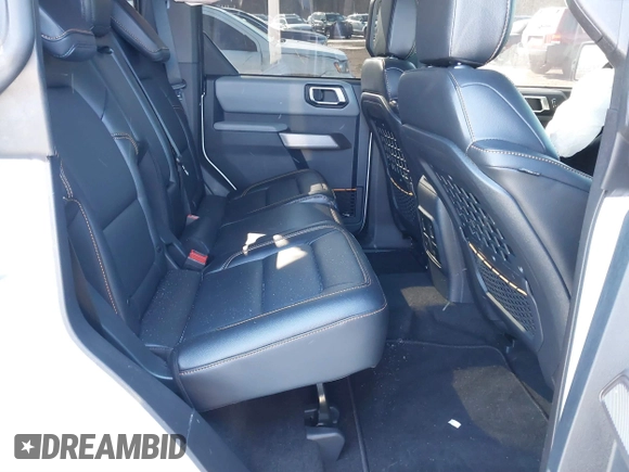 2023 Ford Bronco z VIN 1FMEE5DP1PLC08565, wystawiony jako IAAI lot #41610564 z przebiegiem 19 244 mil mil oraz . Historia ofert i sprzedaży dostępna na DreamBid. Obrazek 8.