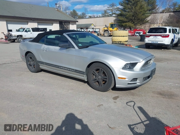 2013 Ford Mustang V6 z VIN 1ZVBP8EMXD5242038, wystawiony jako IAAI lot #41744352 z przebiegiem 167 227 mil mil oraz . Historia ofert i sprzedaży dostępna na DreamBid. Obrazek 1.