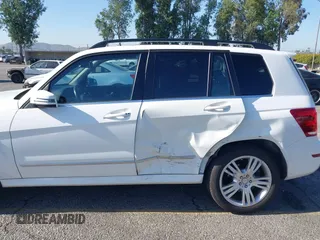 2015 Mercedes-Benz GLK 350 z VIN WDCGG8JB6FG349716, wystawiony jako IAAI lot #42283879 z przebiegiem 56 332 mil mil oraz . Historia ofert i sprzedaży dostępna na DreamBid. Obrazek 6.