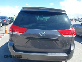 2011 Toyota Sienna with VIN 5TDZK3DC0BS078642, listed as a IAAI auction lot 41802147 with 263,309 mi miles. Bid and sale history available at carsss.com. Image 17.