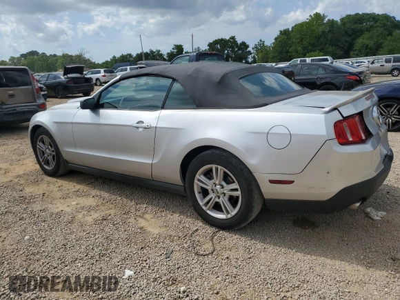 2012 Ford Mustang V6 z VIN 1ZVBP8EM8C5207416, wystawiony jako Copart lot #57823615 z przebiegiem 162 286 mil mil oraz Szkoda całkowita • Salvage title. Historia ofert i sprzedaży dostępna na DreamBid. Obrazek 2.