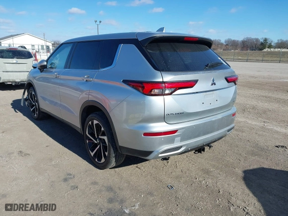 2024 Mitsubishi Outlander SE with VIN JA4J4VA89RZ007767, listed as a IAAI auction lot 41380108 with 14,751 mi miles. Bid and sale history available at carsss.com. Image 3.