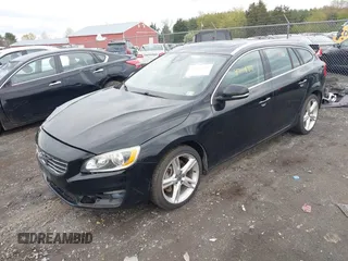 2016 Volvo V60 T5 Premier z VIN YV1612SK7G1308783, wystawiony jako IAAI lot #42016421 z przebiegiem 122 163 mil mil oraz . Historia ofert i sprzedaży dostępna na DreamBid. Obrazek 2.