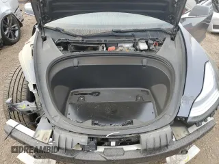 2018 Tesla Model 3 Long Range Battery z VIN 5YJ3E1EB3JF103804, wystawiony jako Copart lot #83752134 z przebiegiem 128 507 mil mil oraz Szkoda całkowita • Salvage title. Historia ofert i sprzedaży dostępna na DreamBid. Obrazek 11.
