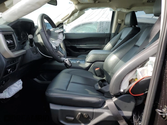 2024 Ford Expedition Max XLT with VIN 1FMJK1J87REA04437, listed as a Copart auction lot 45024725 with 32,368 mi miles and Salvage Title. Bid and sale history available at DreamBid. Image 7.