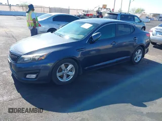 2015 Kia Optima LX z VIN KNAGM4A73F5605256, wystawiony jako IAAI lot #42459022 z przebiegiem 180 233 mil mil oraz . Historia ofert i sprzedaży dostępna na DreamBid. Obrazek 2.