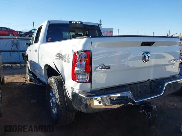 2018 Ram 2500 Big Horn with VIN 3C6UR5DLXJG193545, listed as a IAAI auction lot 41673819 with 90,301 mi miles. Bid and sale history available at carsss.com. Image 3.