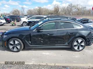 2025 BMW i4 xDrive40 z VIN WBY43HD03SFU60723, wystawiony jako IAAI lot #41934522 z przebiegiem 361 mil mil oraz . Historia ofert i sprzedaży dostępna na DreamBid. Obrazek 15.