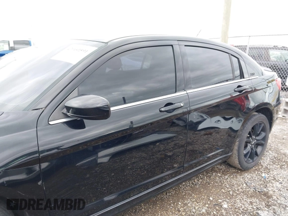 2014 Chrysler 200 Touring z VIN 1C3CCBBG9EN176683, wystawiony jako IAAI lot #42060591 z przebiegiem 115 408 mil mil oraz . Historia ofert i sprzedaży dostępna na DreamBid. Obrazek 14.