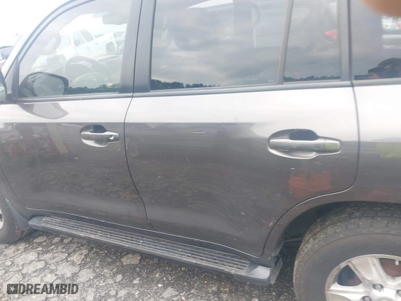 2011 Toyota Land Cruiser with VIN JTMHY7AJ9B4007410, listed as a IAAI auction lot 40460972 with 175,901 mi miles. Bid and sale history available at carsss.com. Image 15.