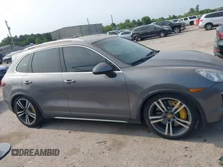 2012 Porsche Cayenne Turbo с VIN WP1AC2A29CLA80486, выставлен на аукционе IAAI как лот 42324263 с пробегом 106 588 миль миль и . История ставок и продаж доступна на DreamBid. Изображение 13.