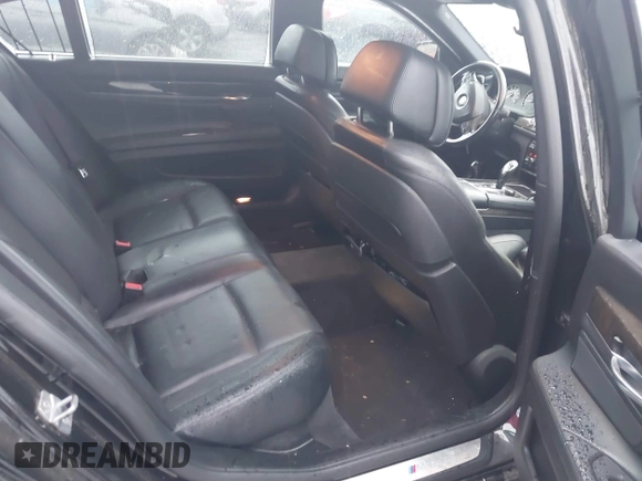 2013 BMW 7 Series 750Li с VIN WBAYE8C53DD133504, выставлен на аукционе IAAI как лот 42005346 с пробегом 142 894 миль миль и . История ставок и продаж доступна на DreamBid. Изображение 8.