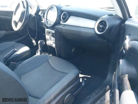 2010 MINI Cooper Hardtop with VIN WMWMF3C59ATZ64568, listed as a IAAI auction lot 41809519 with 104,923 mi miles. Bid and sale history available at carsss.com. Image 5.