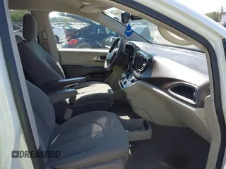 2017 Chrysler Pacifica Touring z VIN 2C4RC1DG6HR831175, wystawiony jako IAAI lot #42329800 z przebiegiem 320 507 mil mil oraz . Historia ofert i sprzedaży dostępna na DreamBid. Obrazek 5.
