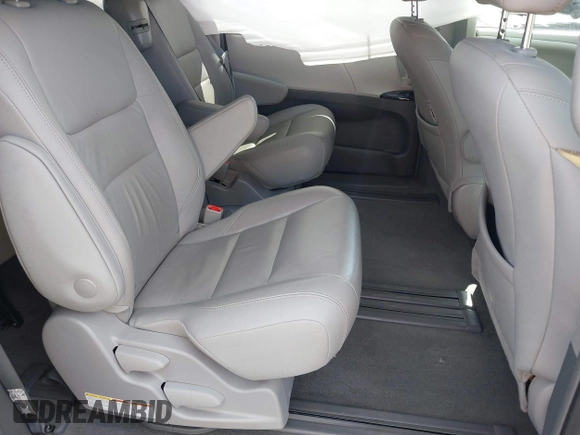 2018 Toyota Sienna XLE Auto Access Seat with VIN 5TDYZ3DC7JS934752, listed as a IAAI auction lot 41982268 with 60,225 mi miles. Bid and sale history available at carsss.com. Image 8.