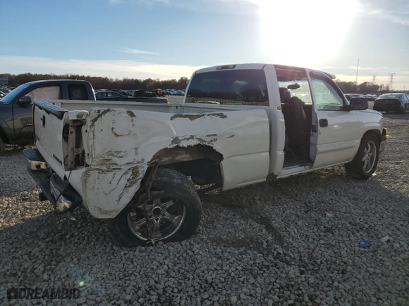 2003 Chevrolet Silverado 1500 LT with VIN 2GCEC19T031182338, listed as a Copart auction lot 84427524 with 112,460 mi miles and Salvage Title. Bid and sale history available at carsss.com. Image 3.