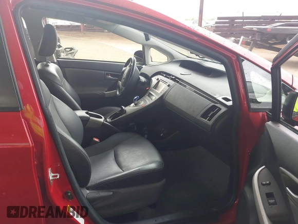 2014 Toyota Prius Four z VIN JTDKN3DU8E1765449, wystawiony jako IAAI lot #42208013 z przebiegiem 99 279 mil mil oraz . Historia ofert i sprzedaży dostępna na DreamBid. Obrazek 5.