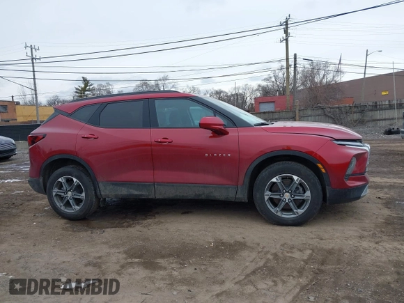 2024 Chevrolet Blazer LT z VIN 3GNKBCR48RS255972, wystawiony jako IAAI lot #41461480 z przebiegiem 8 870 mil mil oraz . Historia ofert i sprzedaży dostępna na DreamBid. Obrazek 13.