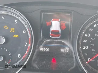 2020 Volkswagen Atlas SE z VIN 1V2WR2CA8LC503891, wystawiony jako IAAI lot #42350826 z przebiegiem 88 306 mil mil oraz . Historia ofert i sprzedaży dostępna na DreamBid. Obrazek 16.