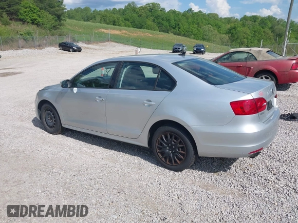 2014 Volkswagen Jetta SE z VIN 3VWD17AJ3EM246296, wystawiony jako IAAI lot #42163106 z przebiegiem 157 853 mil mil oraz . Historia ofert i sprzedaży dostępna na DreamBid. Obrazek 3.