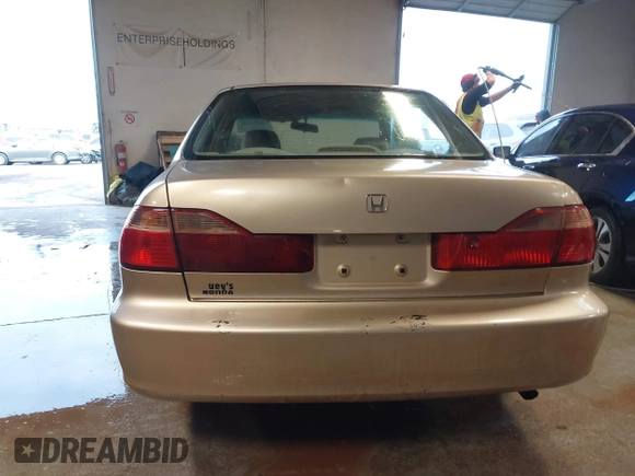 2000 Honda Accord SE с VIN 1HGCG5673YA051154, выставлен на аукционе IAAI как лот 41382000 с пробегом 272 554 миль миль и . История ставок и продаж доступна на DreamBid. Изображение 17.