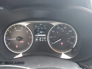 2020 Nissan Versa S z VIN 3N1CN8DV2LL807746, wystawiony jako IAAI lot #42128647 z przebiegiem 121 317 mil mil oraz . Historia ofert i sprzedaży dostępna na DreamBid. Obrazek 7.