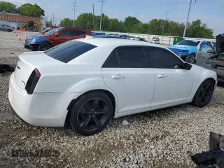 2015 Chrysler 300 Limited z VIN 2C3CCAAG4FH807121, wystawiony jako Copart lot #56182435 z przebiegiem 229 965 mil mil oraz Czysty tytuł • Clean title. Historia ofert i sprzedaży dostępna na DreamBid. Obrazek 3.