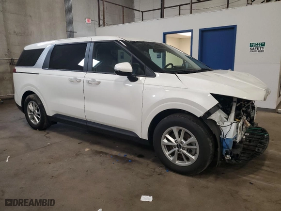 2024 Kia Carnival LX with VIN KNDNB4H33R6354692, listed as a Copart auction lot 69394664 with 23,350 mi miles and Salvage Title. Bid and sale history available at carsss.com. Image 4.
