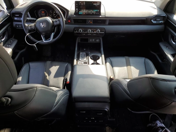 2023 Honda Pilot EX-L with VIN 5FNYG2H40PB003512, listed as a Copart auction lot 55291795 with 17,493 mi miles and Salvage title. Bid and sale history available at DreamBid. Image 8.