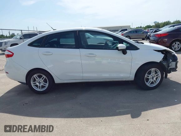 2017 Ford Fiesta SE z VIN 3FADP4BJ1HM126375, wystawiony jako IAAI lot #42244318 z przebiegiem 70 829 mil mil oraz . Historia ofert i sprzedaży dostępna na DreamBid. Obrazek 14.