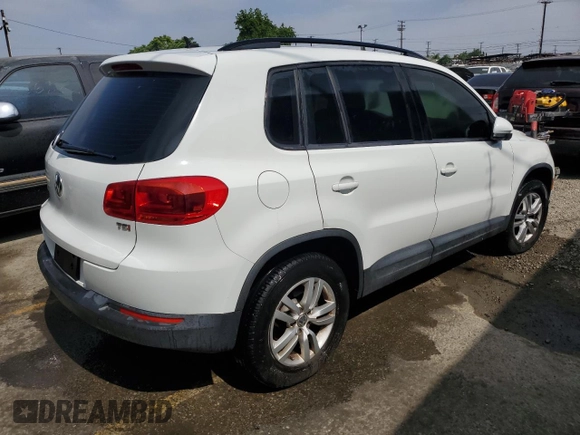 2016 Volkswagen Tiguan S with VIN WVGAV7AX9GW529699, listed as a Copart auction lot 62239475 with 119,075 mi miles and Clean title. Bid and sale history available at DreamBid. Image 3.